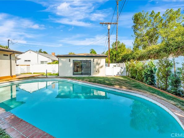19434 Calvert Street, Tarzana CA 91335