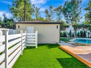 19434 Calvert Street, Tarzana CA 91335