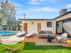 19434 Calvert Street, Tarzana CA 91335