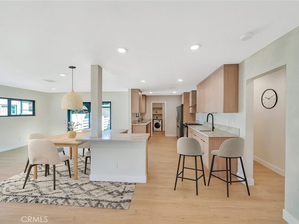 19434 Calvert Street, Tarzana CA 91335