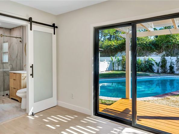 19434 Calvert Street, Tarzana CA 91335