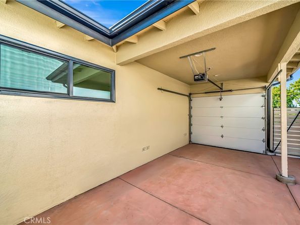 19434 Calvert Street, Tarzana CA 91335