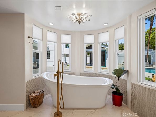 8944 Enfield, Sherwood Forest CA 91325