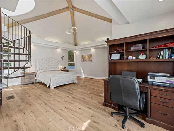 8944 Enfield, Sherwood Forest CA 91325