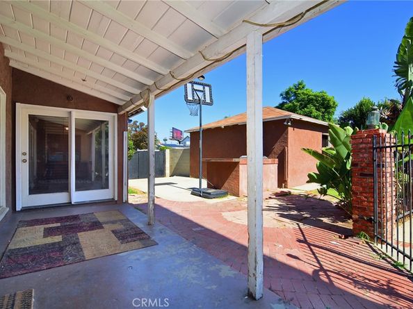 7514 Paso Robles Avenue, Lake Balboa CA 91406