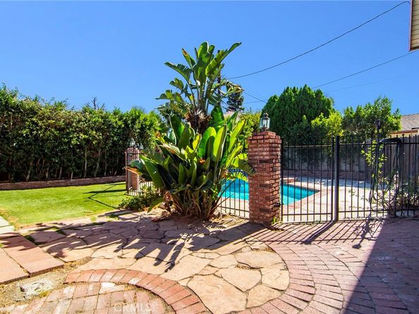 7514 Paso Robles Avenue, Lake Balboa CA 91406