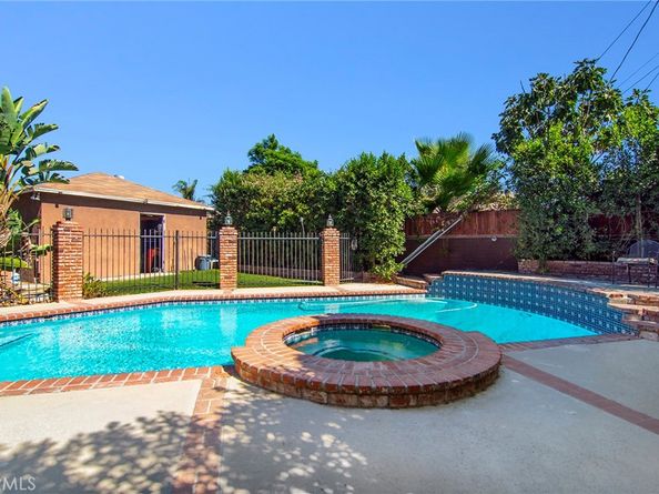 7514 Paso Robles Avenue, Lake Balboa CA 91406