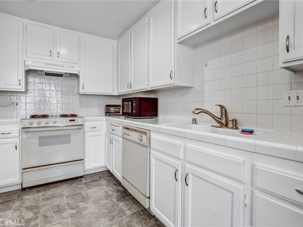 18242 Burbank Boulevard 8, Tarzana CA 91356