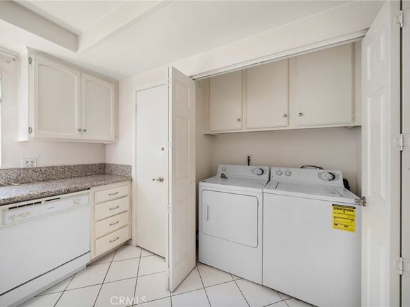 5916 Whitsett AVE 2, Valley Village CA 91607