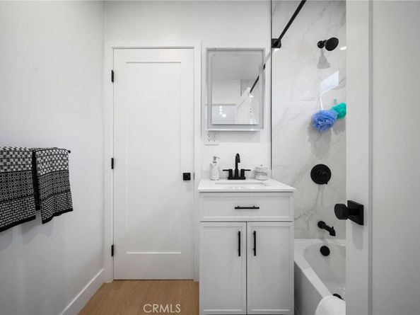 1626 S Rimpau, Los Angeles CA 90019