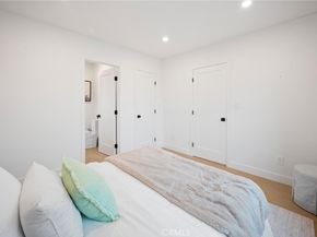 1626 S Rimpau, Los Angeles CA 90019