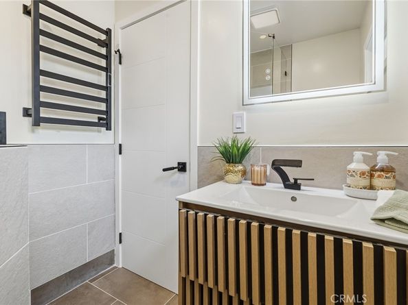 9233 Swinton Avenue, North Hills CA 91343