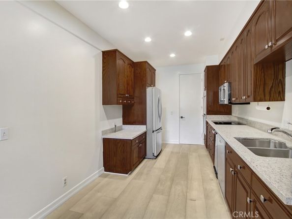 4949 Genesta Avenue 104, Encino CA 91316