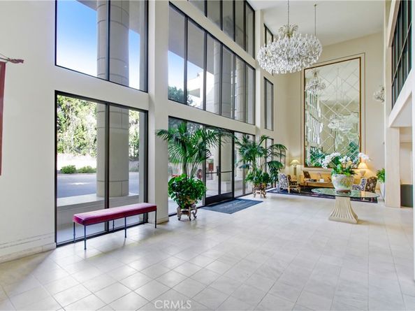 4949 Genesta Avenue 104, Encino CA 91316