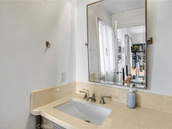 1300 Daily Cir., Glendale CA 91208