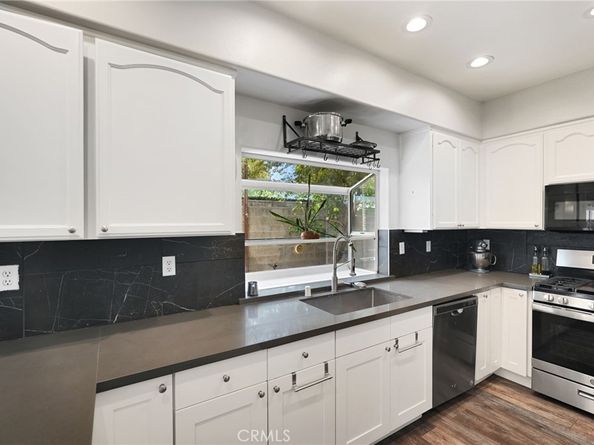 9400 1/2 Noble Avenue, North Hills CA 91343