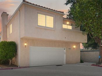 9400 1/2 Noble Avenue