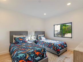 1736 N Niagara Street, Burbank CA 91505