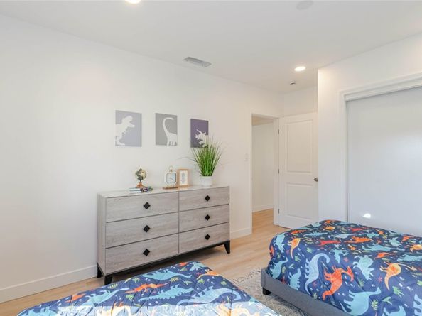 1736 N Niagara Street, Burbank CA 91505
