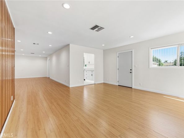 15210 Cohasset Street, Van Nuys CA 91405