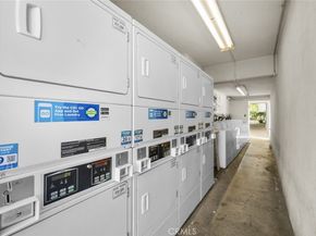 18555 Collins Street C18, Tarzana CA 91356