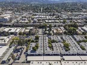 18555 Collins Street C18, Tarzana CA 91356