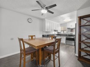 18555 Collins Street C18, Tarzana CA 91356