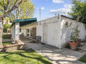 18555 Collins Street C18, Tarzana CA 91356