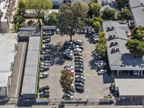 18555 Collins Street C18, Tarzana CA 91356