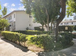 18555 Collins Street C18, Tarzana CA 91356