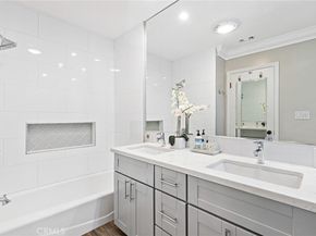 19438 Calvert Street, Tarzana CA 91335