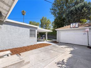 19438 Calvert Street, Tarzana CA 91335