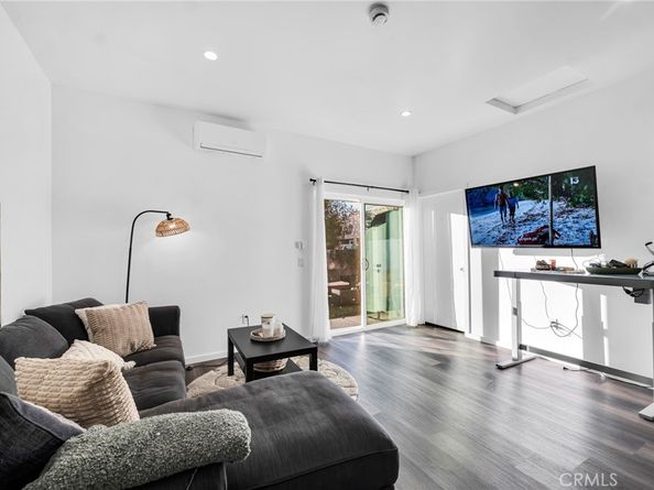 22137 Gault Street, Canoga Park CA 91303