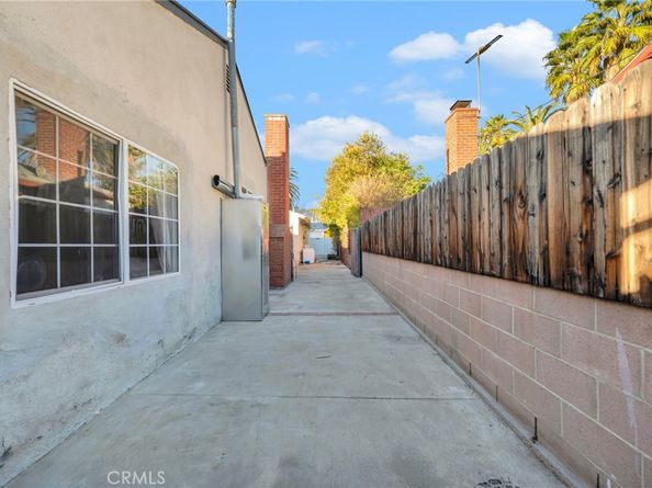 22137 Gault Street, Canoga Park CA 91303