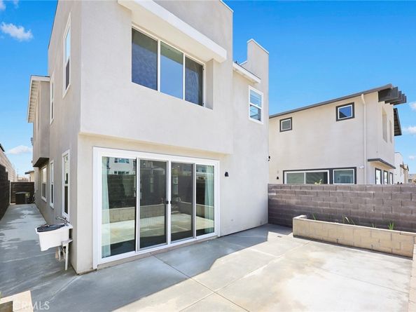 15842 Caterpillar Drive, Fontana CA 92336