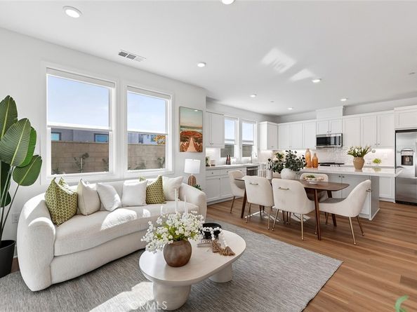 418 Lobata, Irvine CA 92618