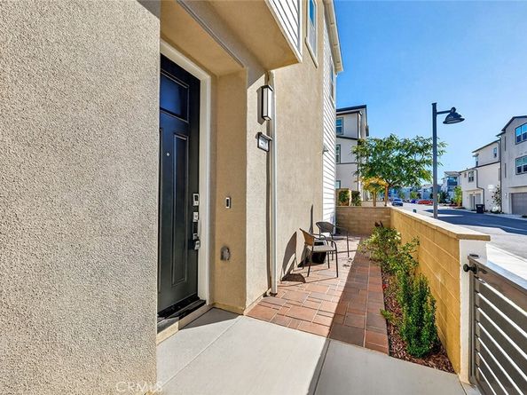 418 Lobata, Irvine CA 92618