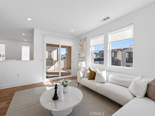 418 Lobata, Irvine CA 92618