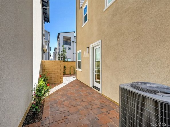 418 Lobata, Irvine CA 92618