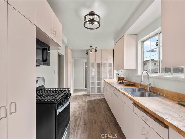 7000 Nagle, North Hollywood CA 91605