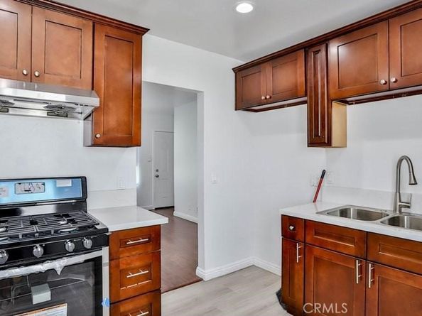 1877 S Cloverdale Avenue, Los Angeles CA 90019