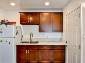 1877 S Cloverdale Avenue, Los Angeles CA 90019