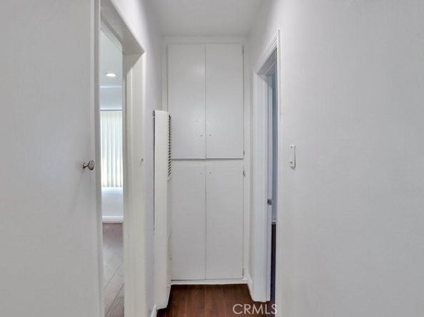 1877 S Cloverdale Avenue, Los Angeles CA 90019