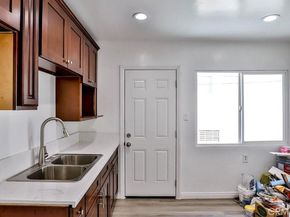 1877 S Cloverdale Avenue, Los Angeles CA 90019
