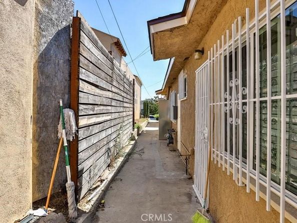 1877 S Cloverdale Avenue, Los Angeles CA 90019
