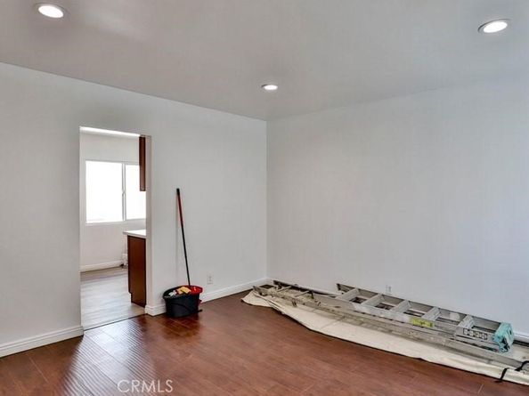 1877 S Cloverdale Avenue, Los Angeles CA 90019