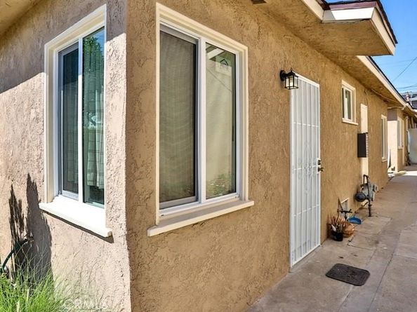 1877 S Cloverdale Avenue, Los Angeles CA 90019
