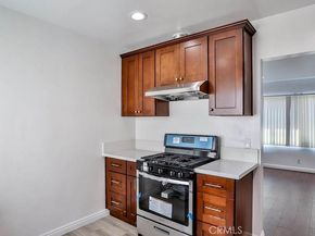 1877 S Cloverdale Avenue, Los Angeles CA 90019
