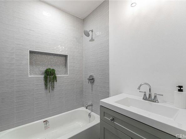 1818 W 79th Street, Los Angeles CA 90047