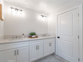 1818 W 79th Street, Los Angeles CA 90047